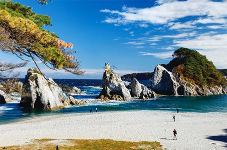 【バス/秋田県内発着】2つの遊覧三陸鉄道(レトロ列車乗車)と浄土ヶ浜遊覧船 味覚・絶景をめぐる三陸海岸2日間 当ツアーで三陸鉄道車両を1車両貸切乗車!1
